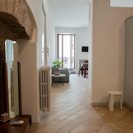 Hostmate - Cardinal Del Monte- Charm غالدو تادينو