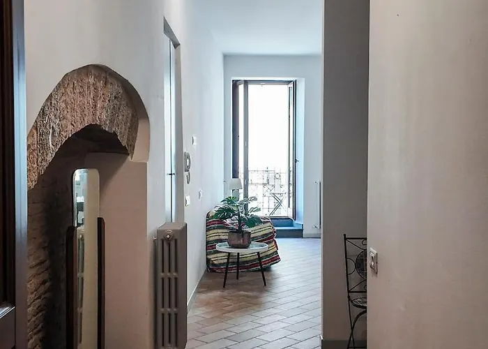 Hostmate - Cardinal Del Monte - 2 *