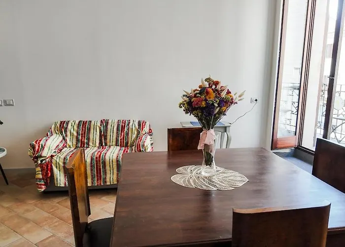 Hostmate - Cardinal Del Monte - 2 *